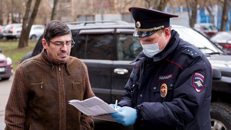Сотрудники МВД получили право штрафовать петербуржцев за нарушение самоизоляции