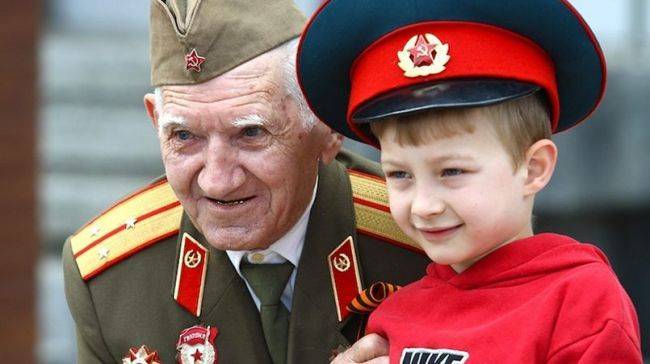В Латвии окончательно запретили советским ветеранам носить их форму