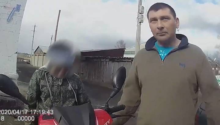 Девятилетний водитель мопеда попался полицейским в Красноярском крае. Видео
