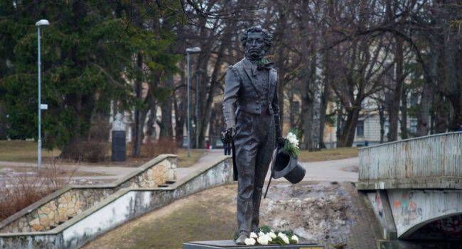 Латвийский профессор возмутилась памятником Пушкину в Риге