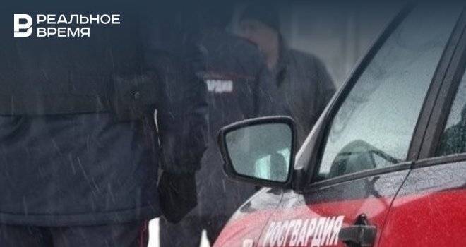 В Казани росгвардеец задержал водителя, повредившего несколько машин