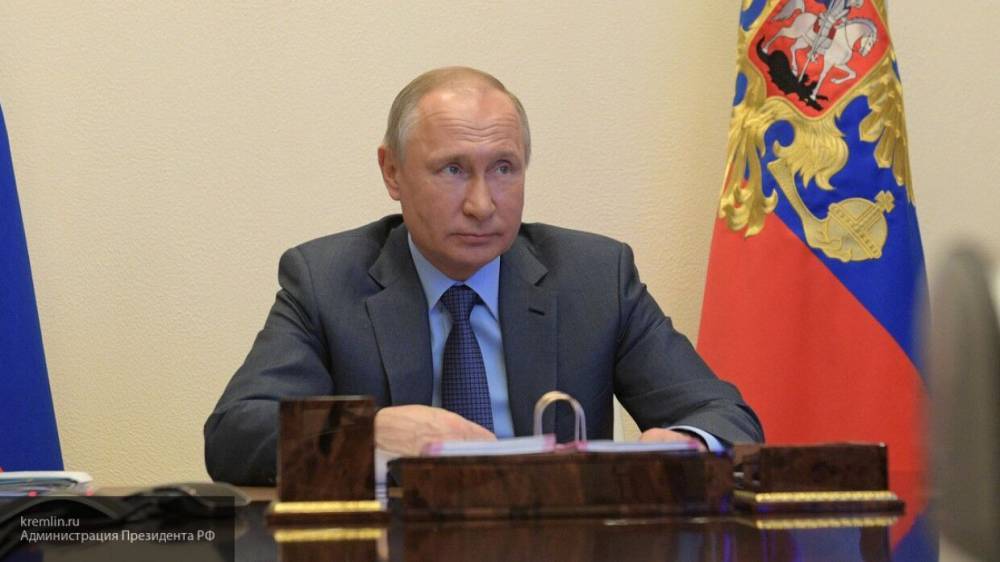 Владимир Путин подписал закон о работе электронного документооборота
