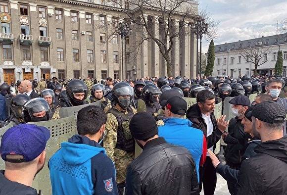 Митинги против самоизоляции, режим ЧС и предложения Навального. Подкаст «Снизу постучали»