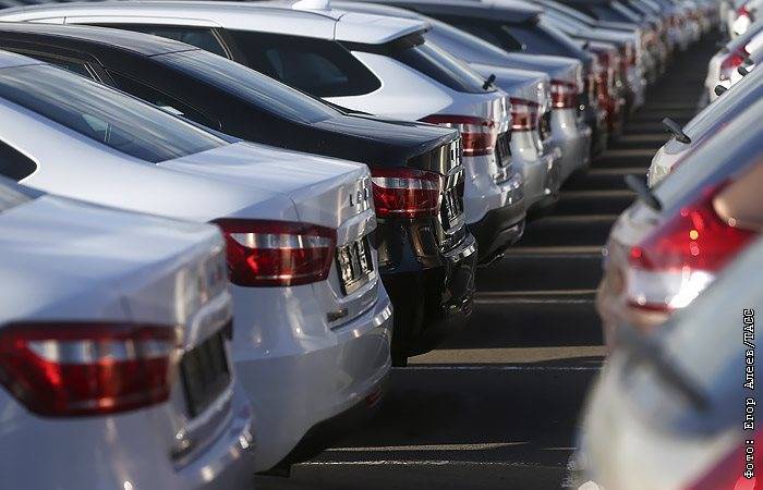 Путин предложил поддержать спрос продажей российских машин со скидкой 10%