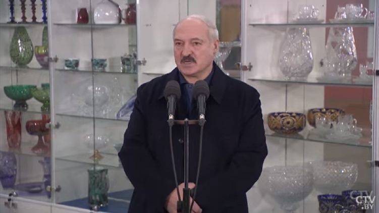 Лукашенко назвал коронавирус "ударом по башке" от Господа и раскритиковал меры в Европе