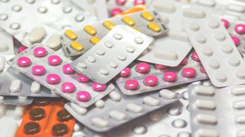 Сотрудник больницы украл сотни таблеток от малярии, разрекламированных как возможное средство от коронавируса