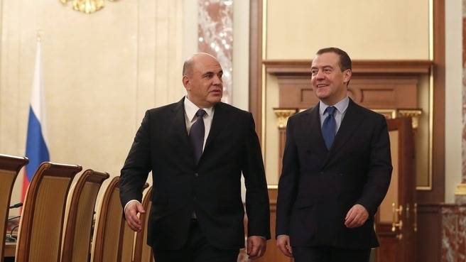 100 дней Мишустина. Как он «брал власть», как оказался не у дел — и как выглядит на фоне Медведева