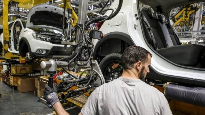 Пандемия: фирма Renault возобновила работу своих заводов во Франции
