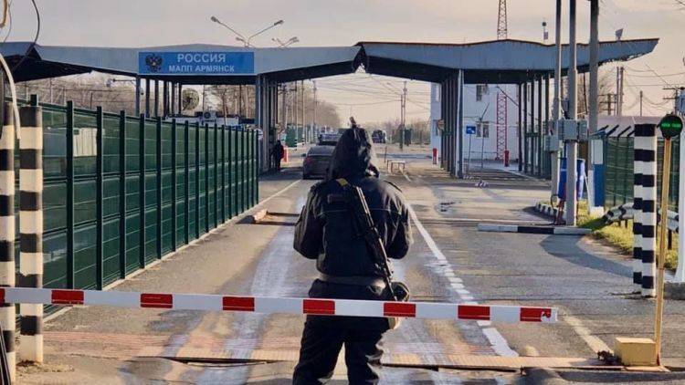 Закрытие Киевом пунктов пропуска на границе с Крымом оспорили в суде