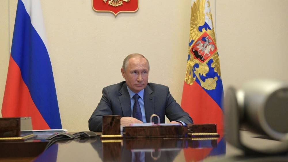 Путин запретил чиновникам и госкомпаниям покупать иностранные лимузины