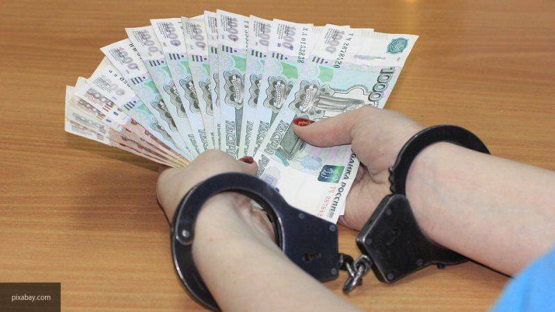 Полицейского и адвоката задержали за взятку в 500 тыс. рублей в Москве