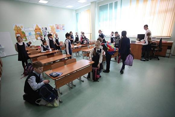 Школьникам Петербурга разрешили закончить учебу раньше, чтобы они могли уехать на дачу