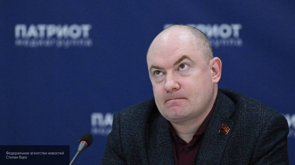 Малинкович призвал усилить контроль за доходами депутатов