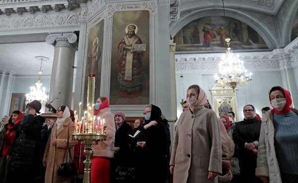 В РПЦ осудили пасхальные службы «для избранных» во время коронавируса
