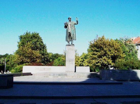 Генерал ФСБ оценил охрану чешских чиновников, снесших памятник Коневу