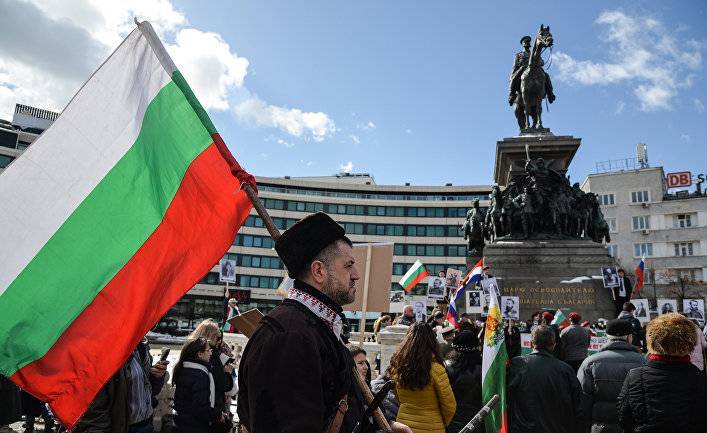 Флагман (Болгария): крутые парни из Девина призывают болгар к восстанию во время эпидемии, поддерживают Румена Радева и сближение с Россией