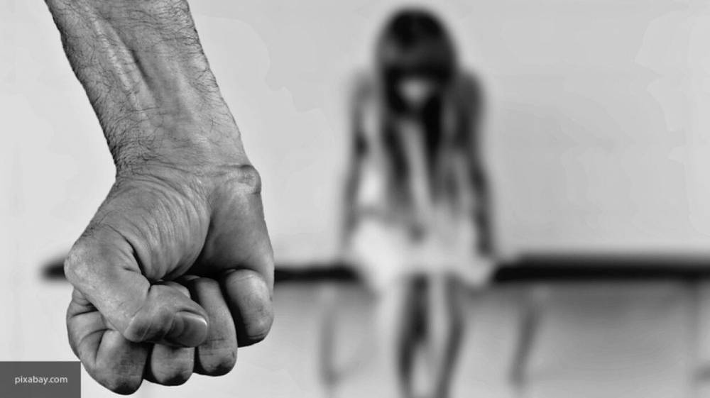 Троих жителей Тюменской области подозревают в групповом изнасиловании девушки