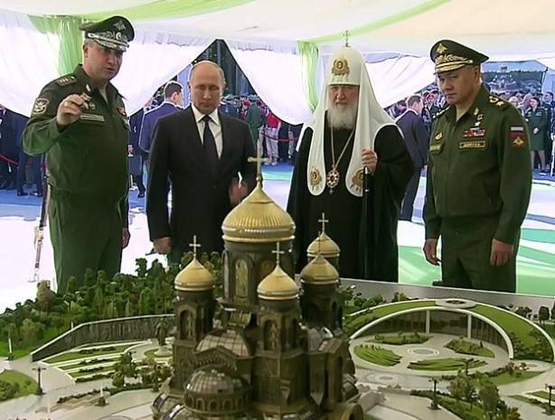 Путин, Шойгу и Сталин украсят храм ВС России