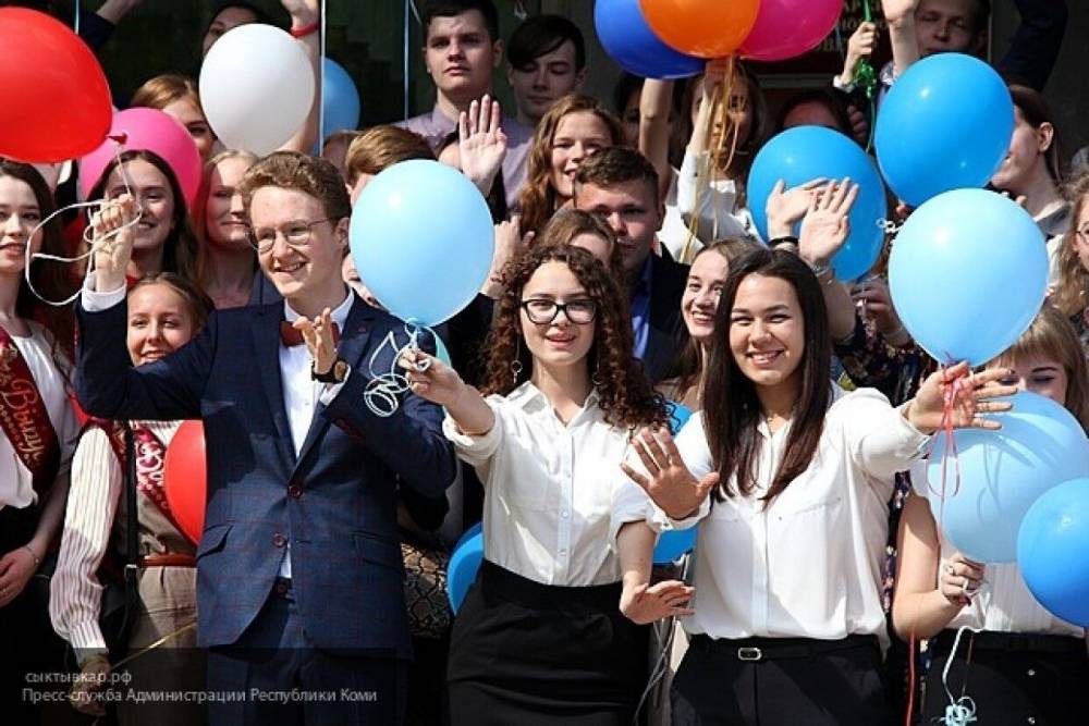 Школьники Петербурга досрочно уйдут на летние каникулы из-за коронавируса