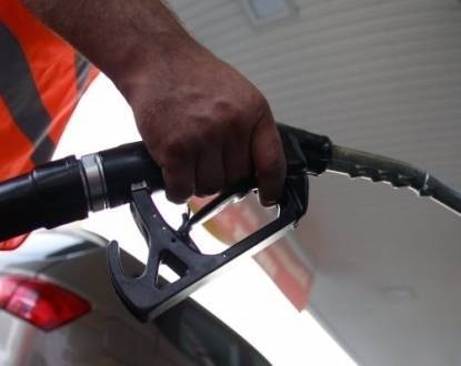 Алекперов заявил, что цены на бензин в России снижаться не будут