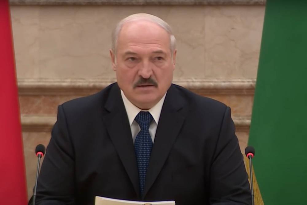 Лукашенко назвал коронавирус божьим названием за образ жизни людей
