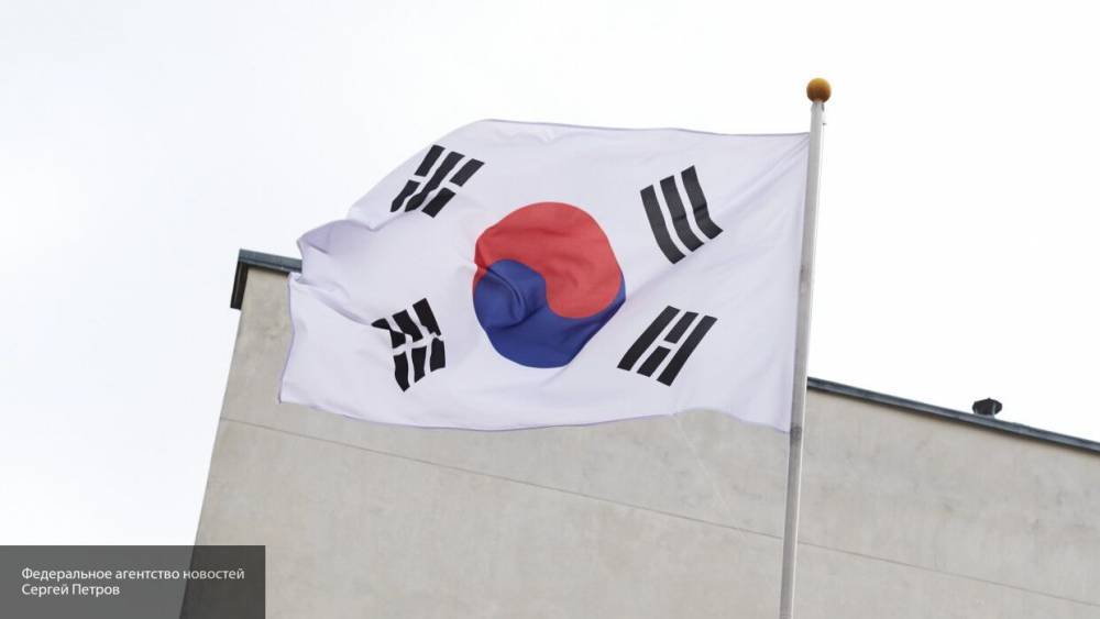 Южнокорейское СМИ заявило о размещении ракетной установки на аэродроме в КНДР