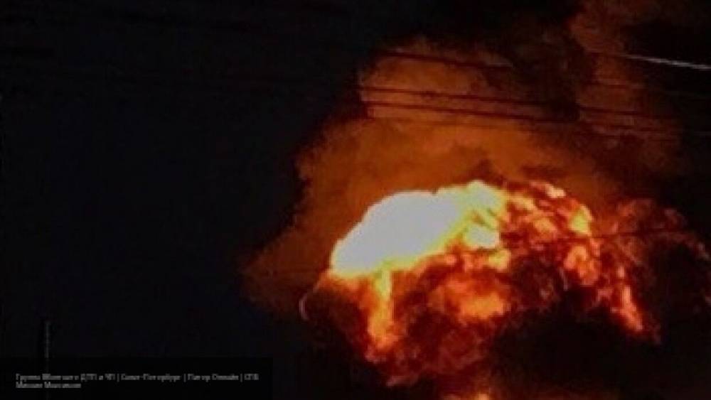 Сотрудники МЧС тушат крупный пожар на заводе в Туле