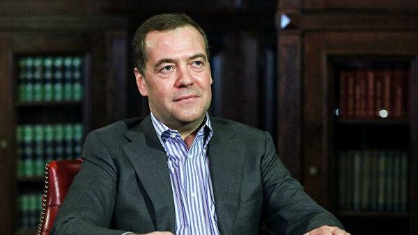 Медведев направил Мишустину предложения по поддержке бизнеса и НКО