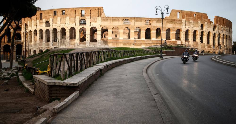 Италия готова закрыть границы для туристов до конца года