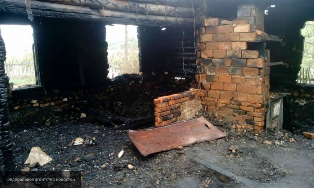 Пожар в частном доме унес жизни матери и трех несовершеннолетних детей на Алтае