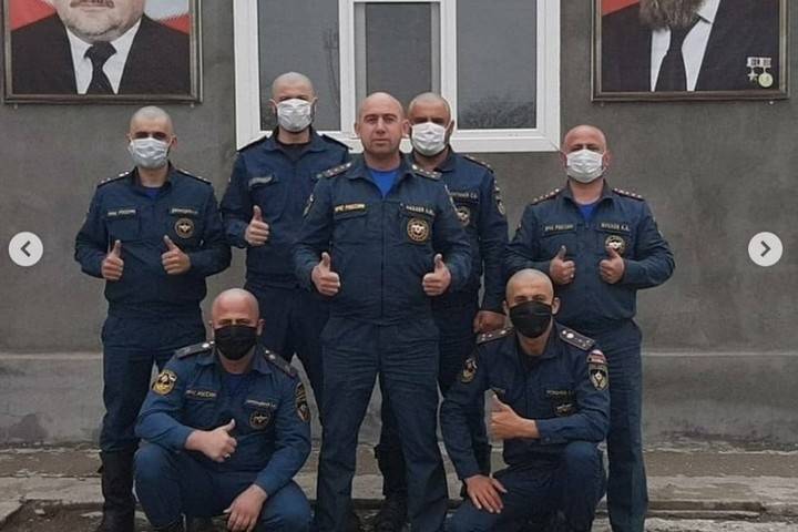 Весь МЧС Чечни побрился налысо вслед за Кадыровым