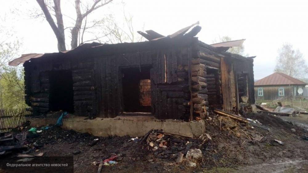 Трое детей и мать погибли при пожаре в селе на Алтае