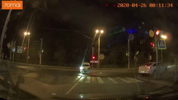 Таксист не пропустил Hyundai на Малом проспекте Васильевского острова