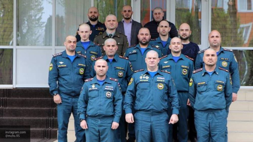 Сотрудники МЧС в Чечне побрились налысо вслед за Кадыровым