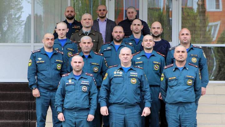 Чеченские спасатели побрились налысо вслед за Кадыровым