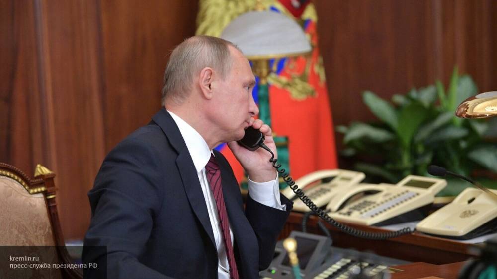 Песков рассказал о телефонных разговорах Путина и скорости ответа на его звонки