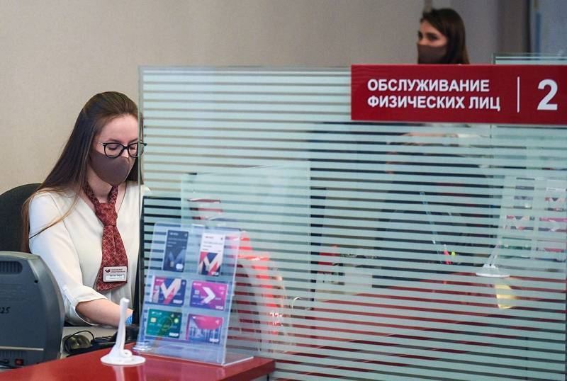 Банковские служащие в России переезжают жить в офисы