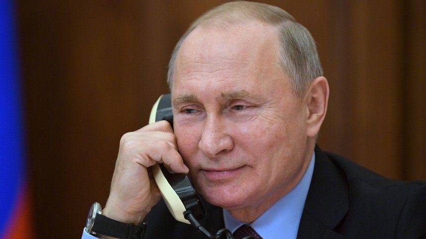 Песков рассказал о «секретах» телефона, которым пользуется Путин