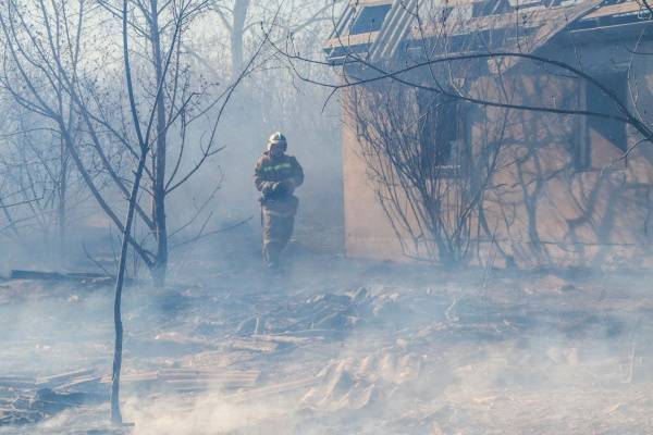 В Кургане горели заброшенные дачи - огонь едва не дошел до АЗС