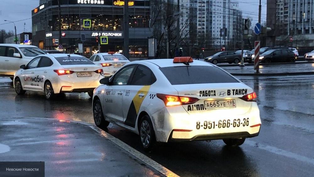 Мигрант надругался над знакомой девушкой-таксистом в Петербурге
