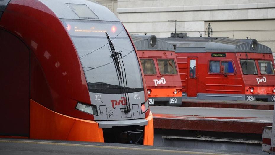 Новгородские власти отменяют дополнительные поезда из Петербурга