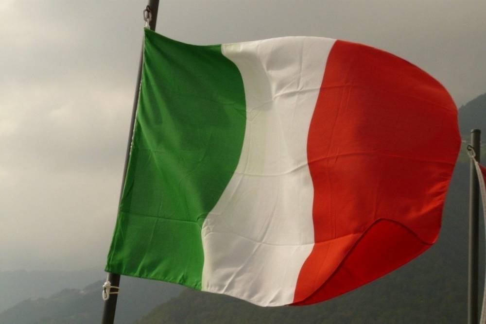 Италия возобновит производство и откроет парки
