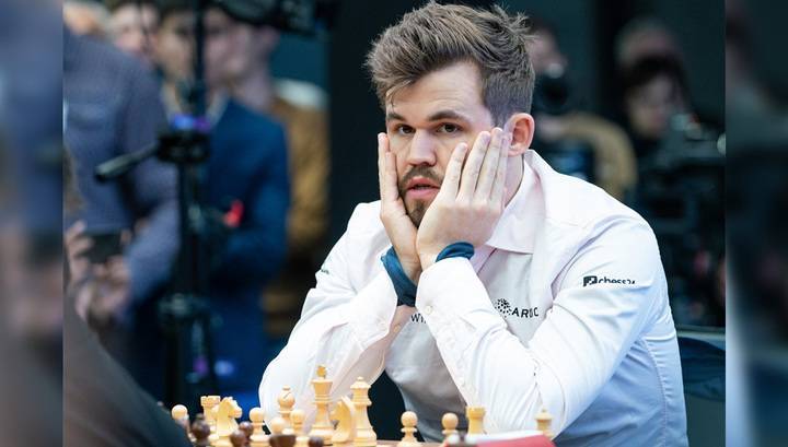 Чемпион мира по шахматам Карлсен потерпел первое поражение на онлайн-супертурнире