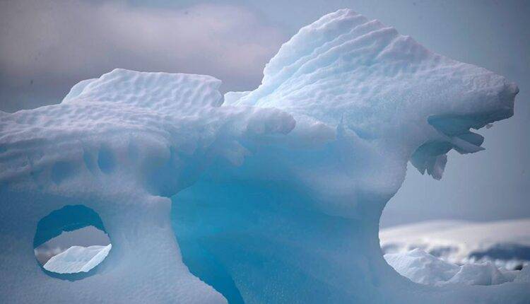 В Антарктиде начал разрушаться крупнейший в мире айсберг