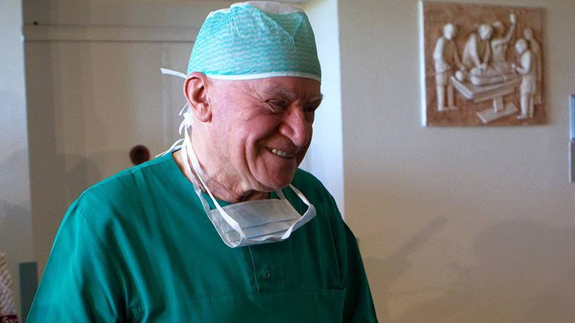 «Никто не отменил инфаркт миокарда»: кардиохирург Лео Бокерия продолжает оперировать, несмотря на пандемию коронавируса