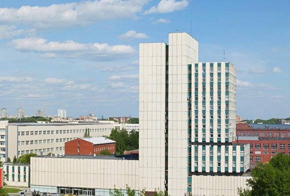 В Екатеринбурге ввели ограничения по COVID в общежитии завода, который делает аппараты ИВЛ