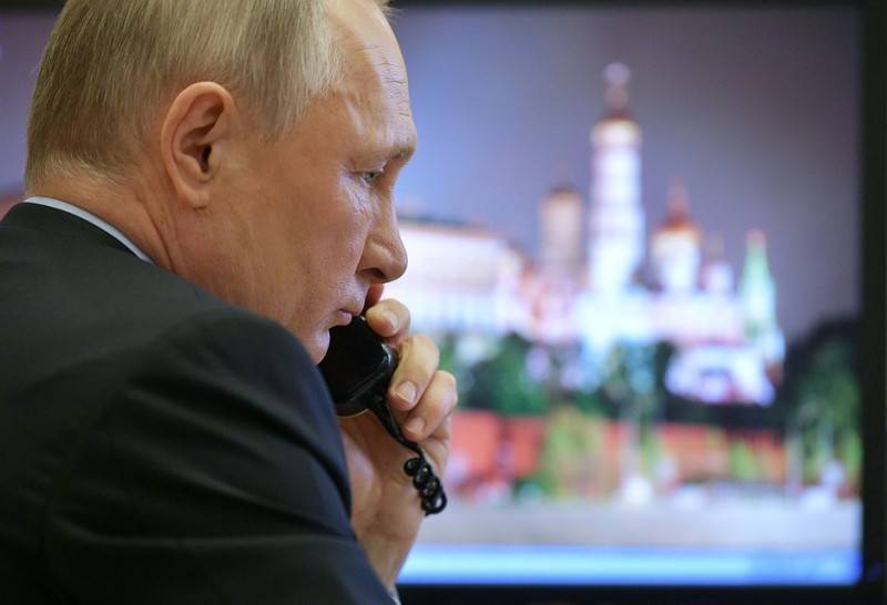 Путин в режиме самоизоляции работает, занимается спортом, но грядки не копает