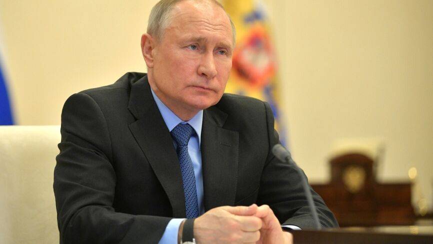 Путин поручил снизить первый взнос по ипотеке для семей с детьми