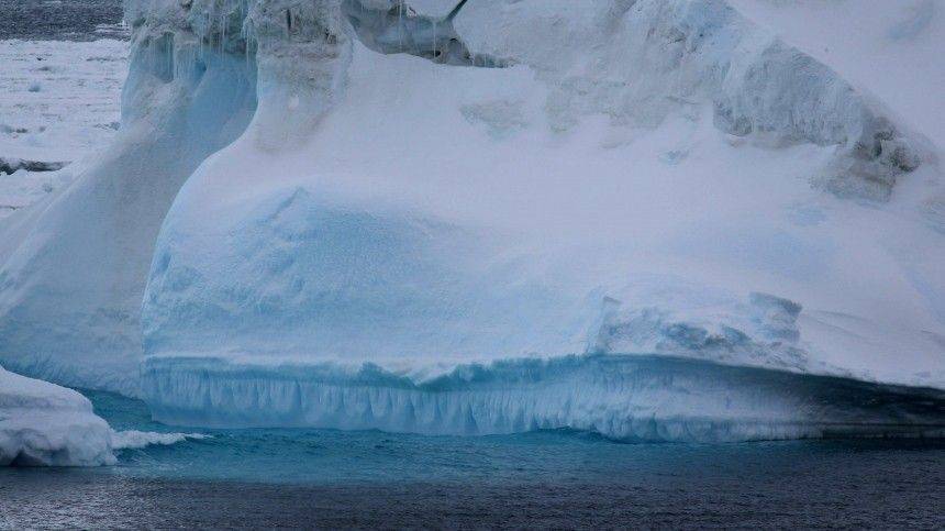 В Антарктиде начал разрушаться крупнейший в мире айсберг — видео
