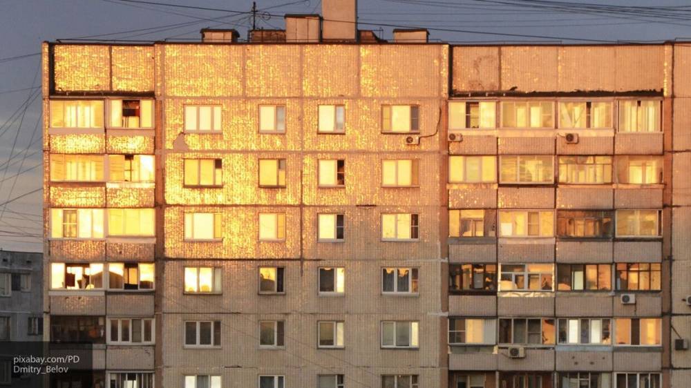 Двухлетний мальчик выпал из окна на пятом этаже в Иркутской области